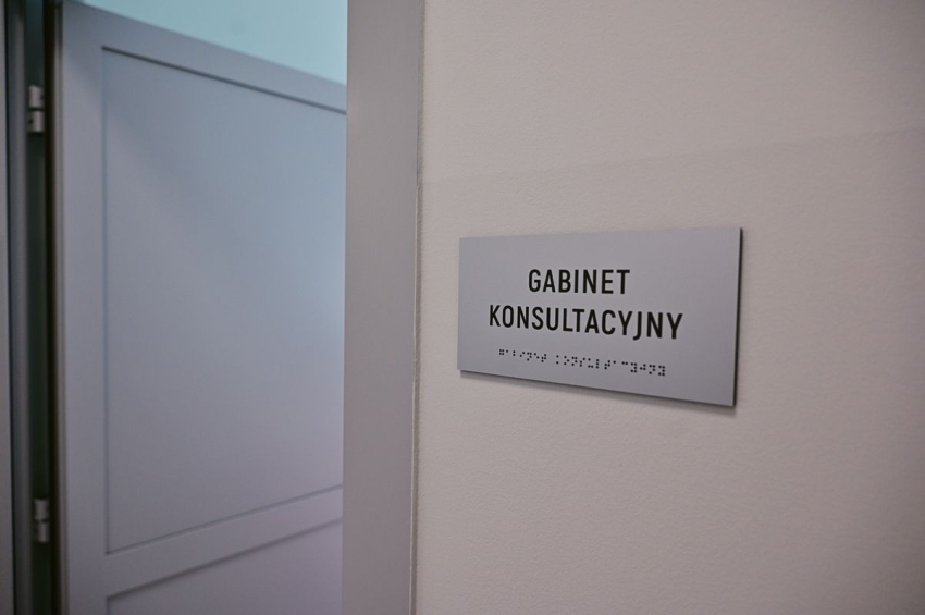 Tabliczka z napisem Gabinet Konsultacyjny.