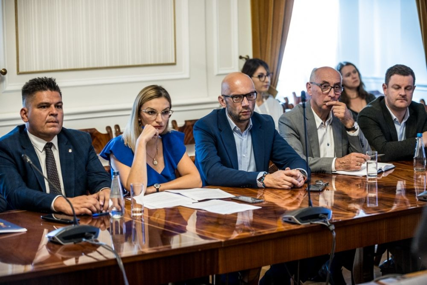 Spotkanie w sali konferencyjnej.