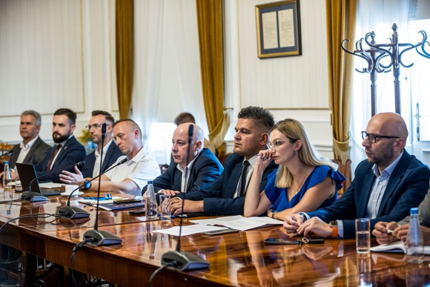 Spotkanie w sali konferencyjnej.