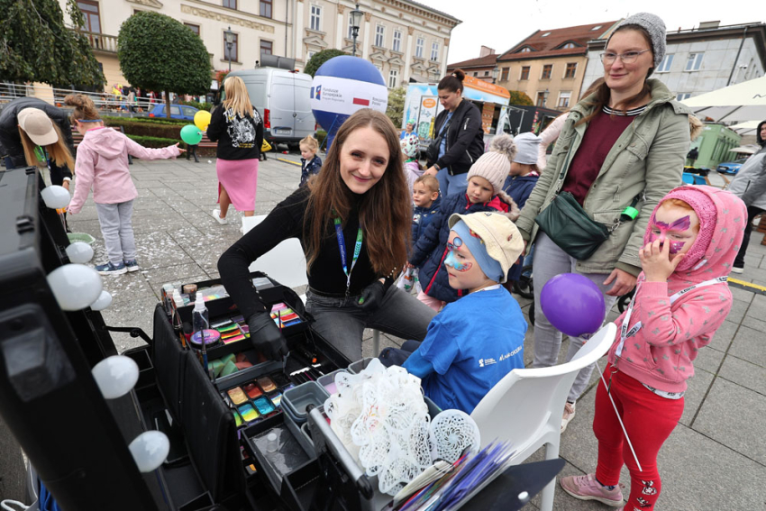 Stoisko malowania twarzy.