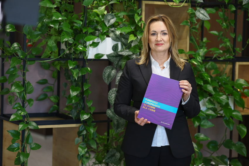 Konsultantka w Punkcie Informacyjnym Funduszy Europejskich