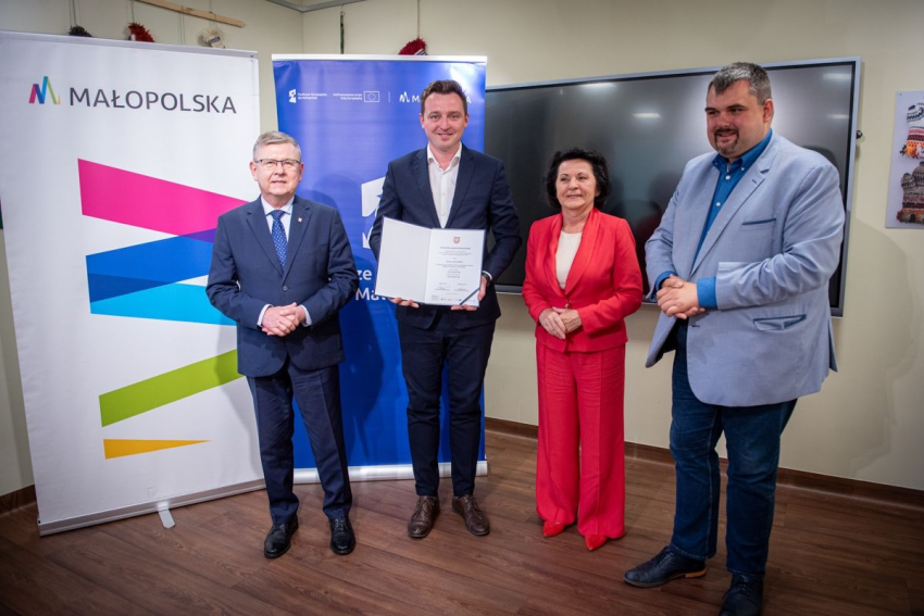 Beneficjent z promesą.