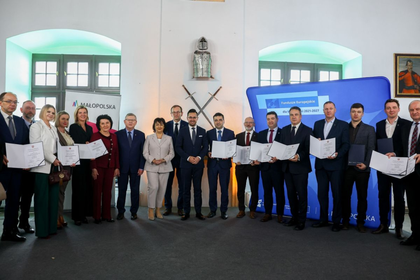 Zdjęcie grupowe uczestników wydarzenia.