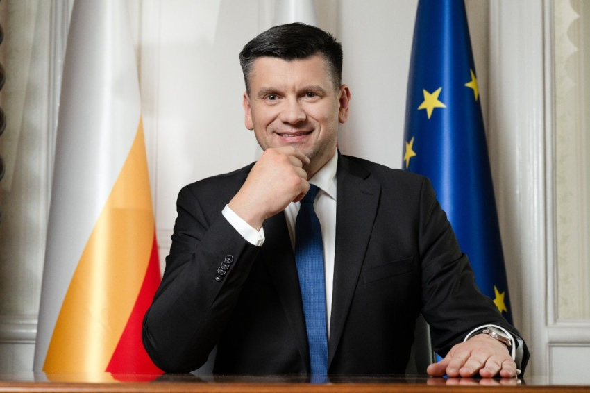 Marszałek Łukasz Smółka.