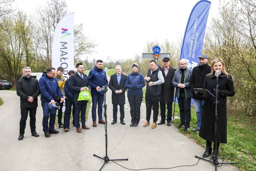Uczestnicy wydarzenia - zdjęcie grupowe.