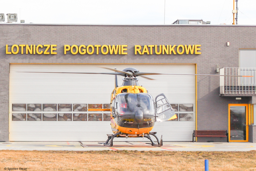 Śmigłowiec Ochotniczego Pogotowia Ratunkowego.