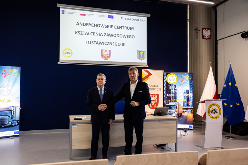 Witold Kozłowski, Wicemarszałem Województwa Małopolskiego oraz Tomasz Bizoń, dyrektor Centrum Kształcenia Zawodowego i Ustawicznego w Andrychowie