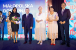 Laureat konkursu z Wicemarszałkiem Witoldem Kozłowskim i przedstawicielami Zarządu i Sejmiku.
