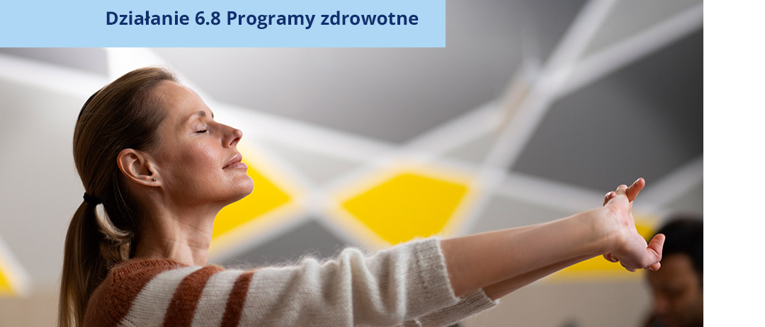 Pani relaksująca się oddechowo.