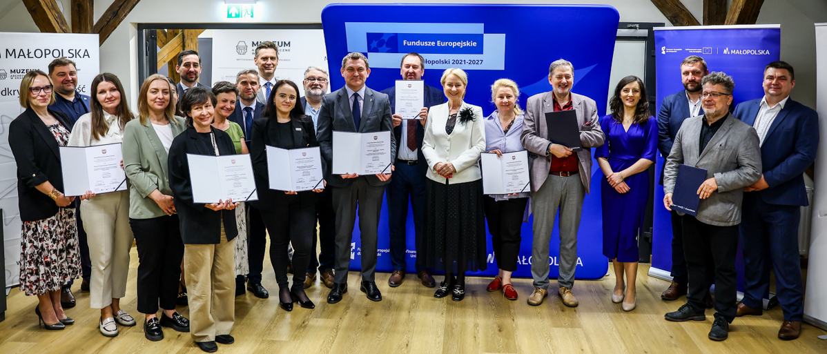 Zdjęcie grupowe uczestników wydarzenia.