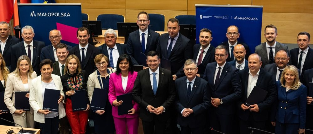 Zdjęcie grupowe uczestników wydarzenia.