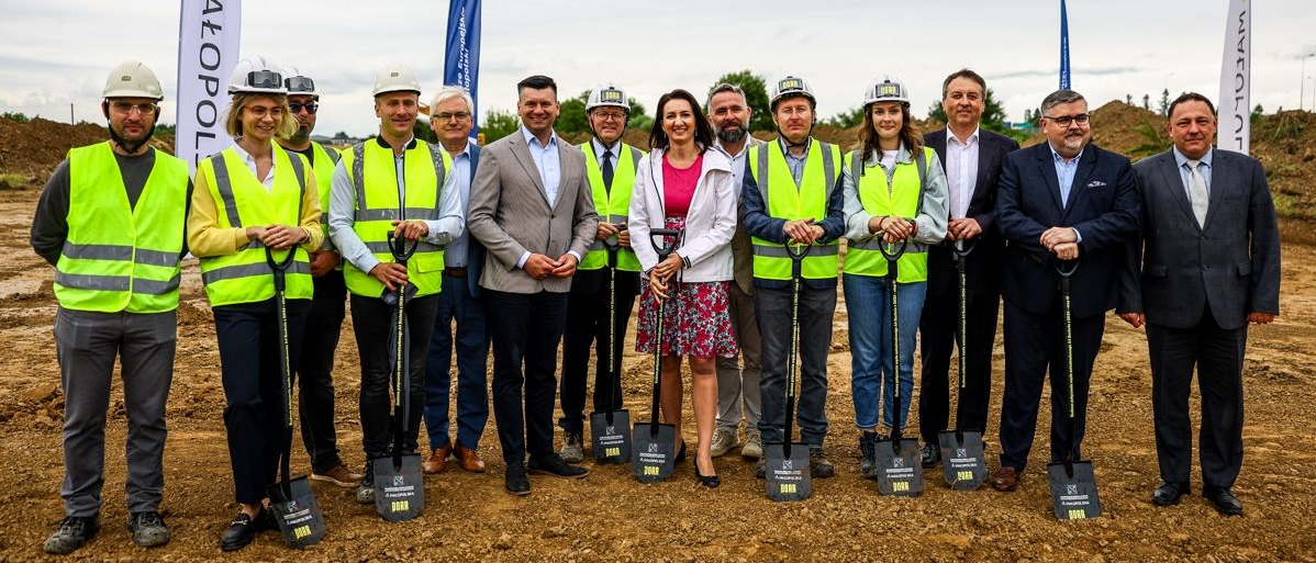 Zdjęcie grupowe uczestników wydarzenia.