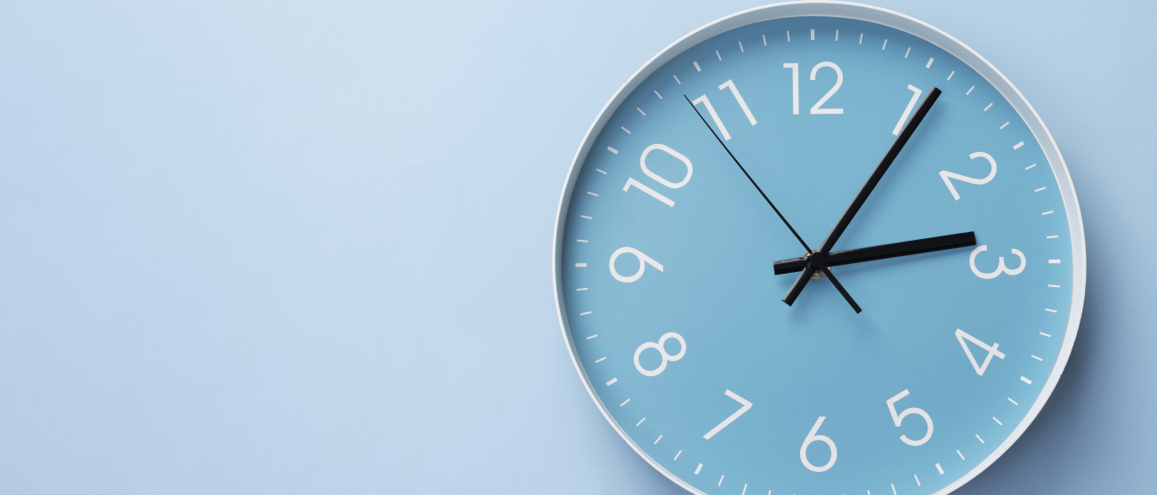 Fot. Freepik Zegar ścienny.