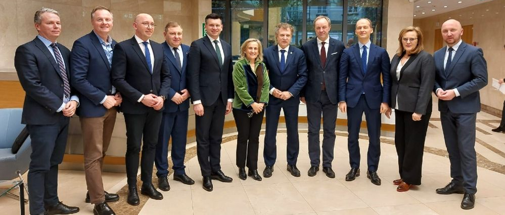 Zdjęcie grupowe uczestników wydarzenia.